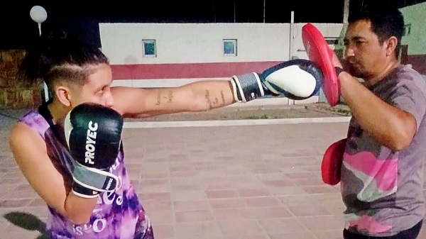 Natacha Heredia se prepara para el Super 4 de kick boxing en San Luis